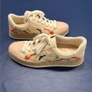 Dolce Vita Floral Embroidered Raffia Sneakers size 8.5